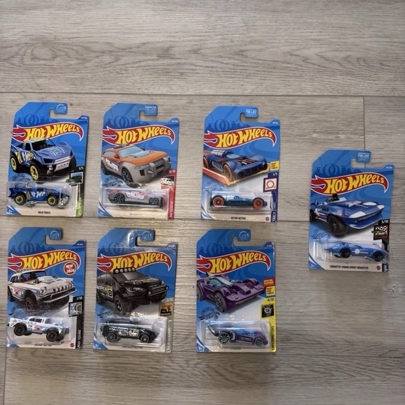 Hot Wheels Cars Lot Of 7 Bellair Cruiser Corvette Pacifica Race Track Rescue - Picture 1 of 9